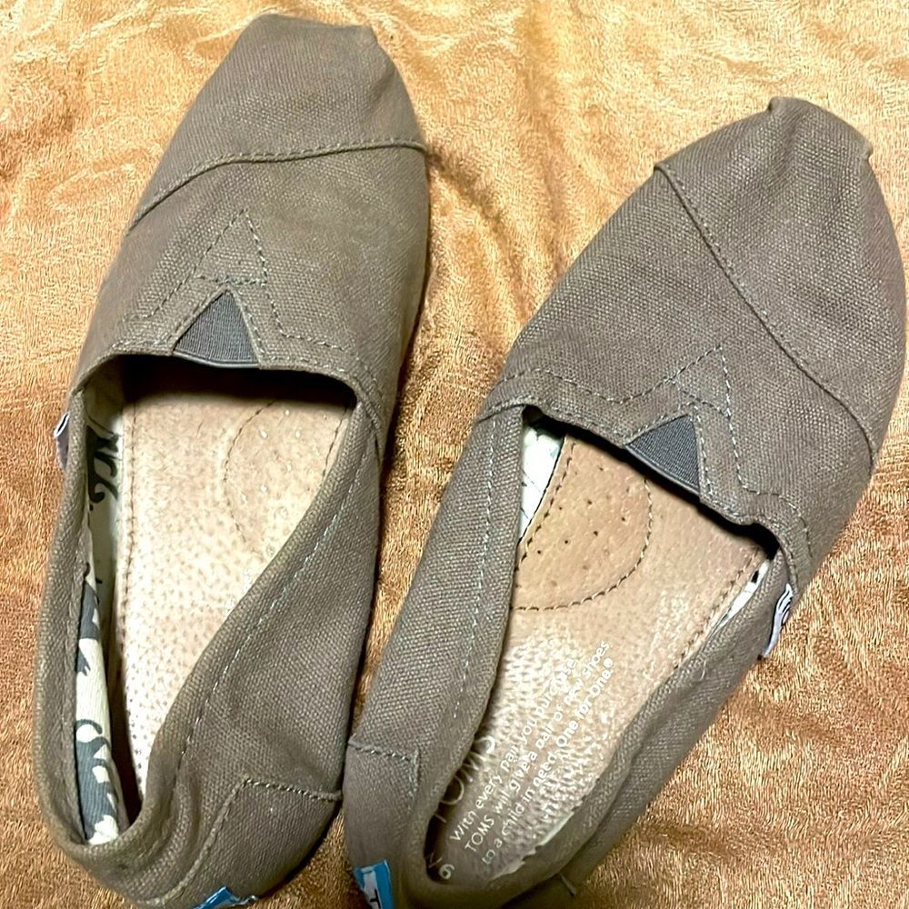 Tom’s great condition. Hardly worn very clean.